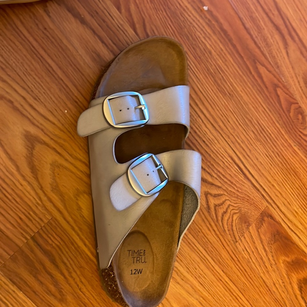 Time and Tru gray sandals - Picture 5 of 5